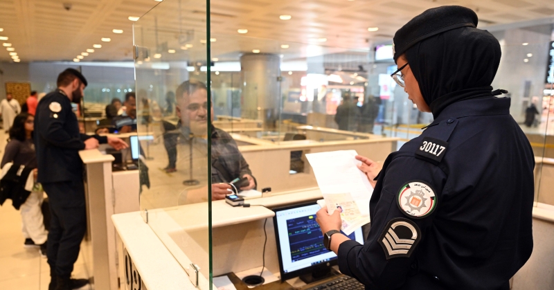 الأجنبي المقيم في إحدى دول الخليج يدخل الكويت بتأشيرة من المنفذ مباشرة. ممن لديه إقامة صالحة…