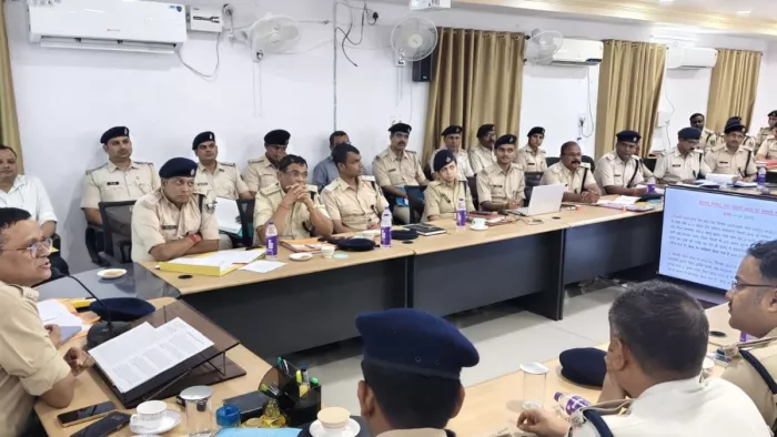 HAZIPUR NEWS: Strict instructions to each police station, will illegal mining and liquor smuggling smuggling be controlled? – The police in Hajipur focus on crime control target Striats Action