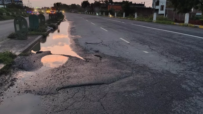 UP News: Fourlane became dangerous, 2500 wells in 25 km; Nhai officials give tension with tolls – Sant Kabir Nagar News dangerous potholes on Nhai Mantained Highway