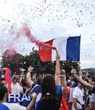 How many countries of the world French official language?