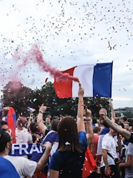 How many countries of the world French official language?