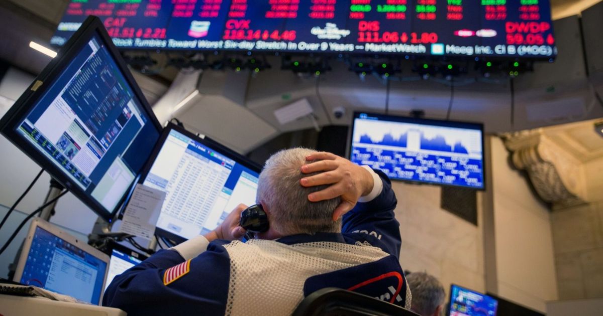 Wall Street indicators clash with the wall of inflation
