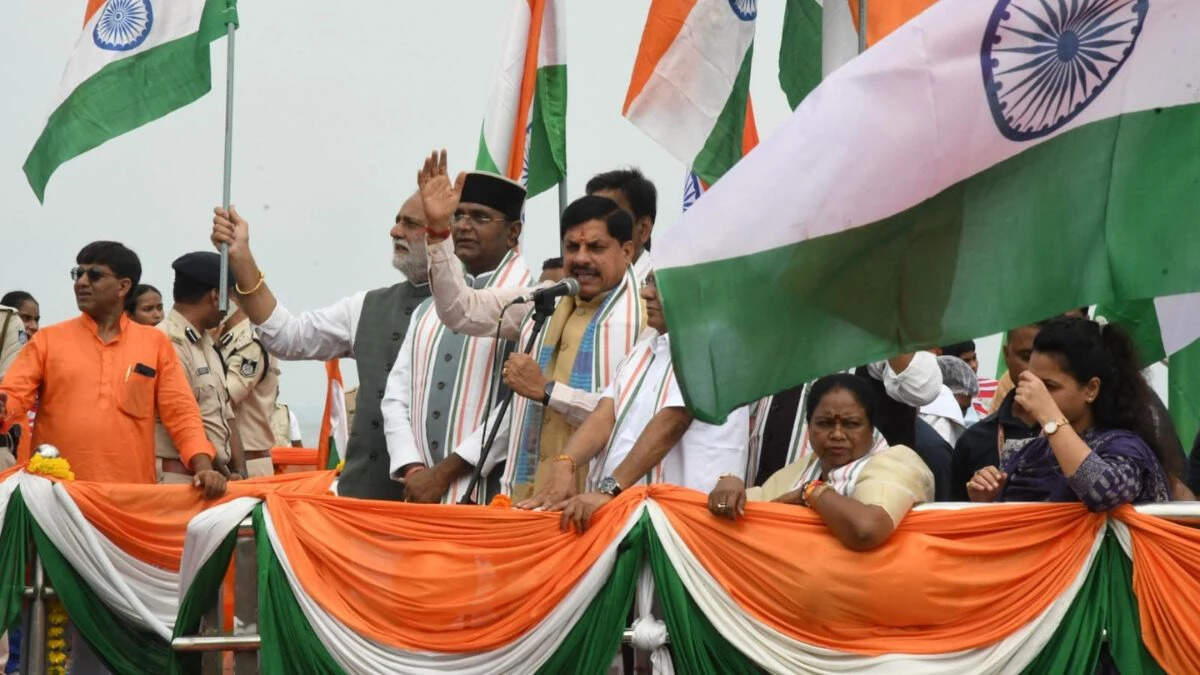‘Har Ghar Tiranga’ campaign: Chief Minister Dr. Mohan Yadav participated in the Boat Tricolor Journey