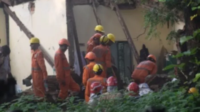 Dargah tragedy: People came to the Dargah to avoid rain … 50 years ago, upset rooms, inquiry order -Wall collection at Delhi Dargah Watch and trance issues