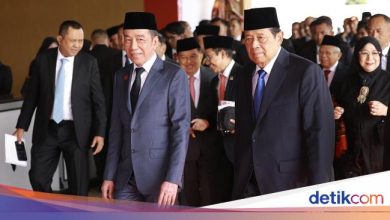 Jokowi uploaded a close moment with Sby-try Sutrisno during the MPR annual session