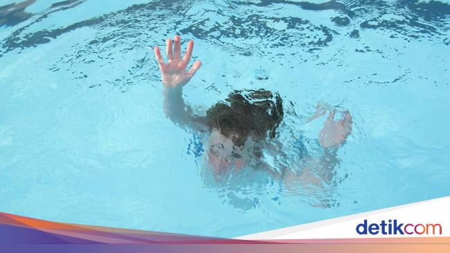2 boys drowning, only 2 people looked dozens of students from SD Bekasi in the pool