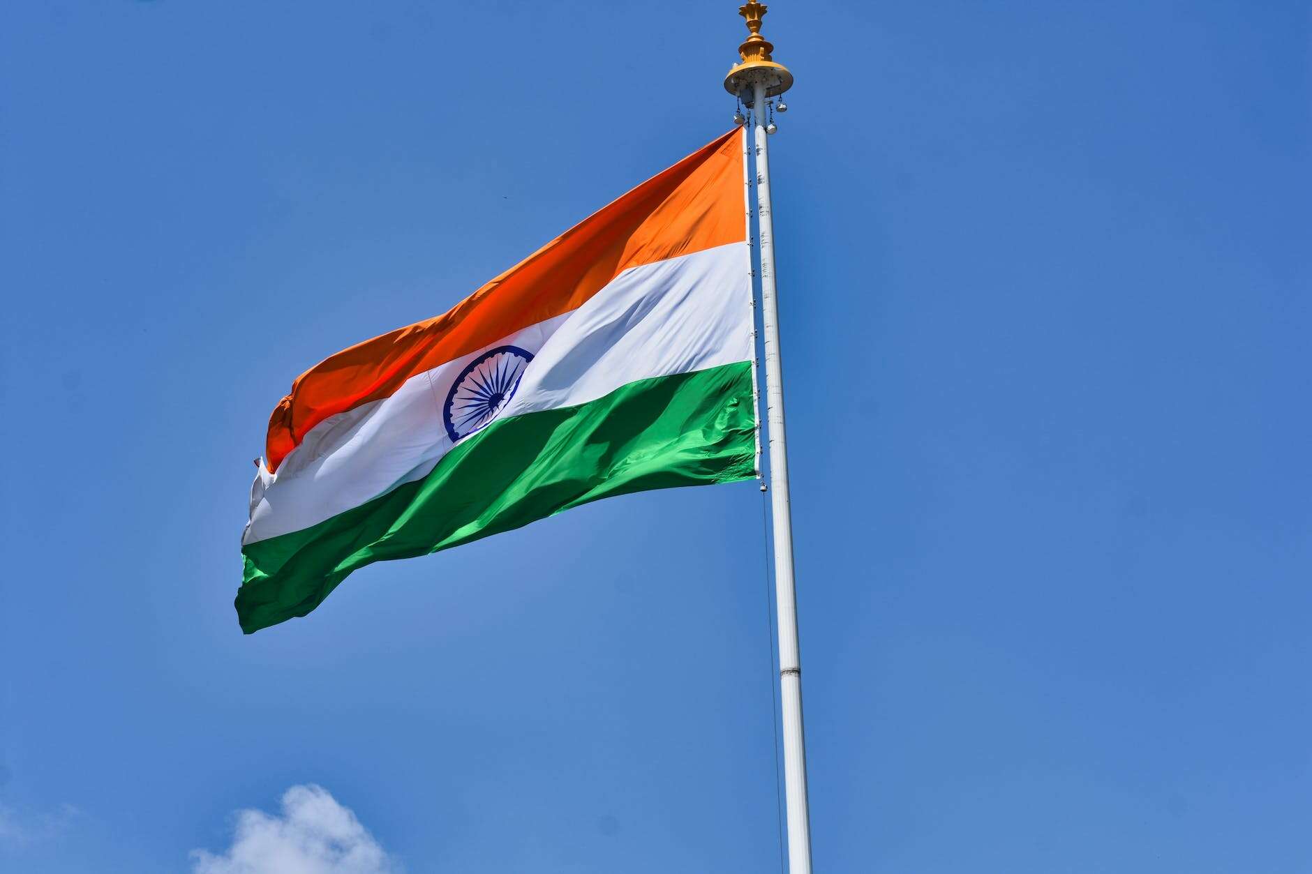 No unconscious insult the tricolor! After celebrating independence, do this in the right way, otherwise punishment can be done