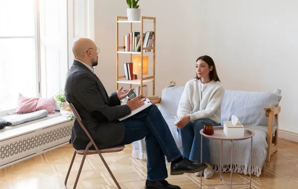القلق استجابة طبيعية للمواقف التي تعتبر تهديدًا.. تعرفوا إلى كيفية التعامل مع القلق بطرق ناجحة