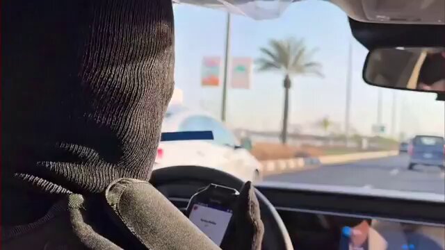 فيديو | مكافحة المخدرات تقبض على شخص بمنطقة حائل لترويجه مادتي الحشيش والإمفيتامين المخدر…