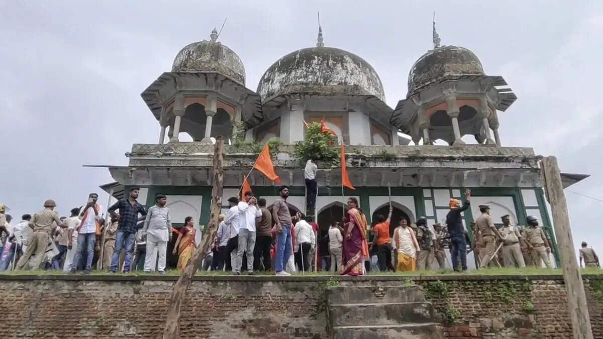 Prohibition of collection of people near disputed Mausoleum in Fatehpur amid safety warning before JanMashtami