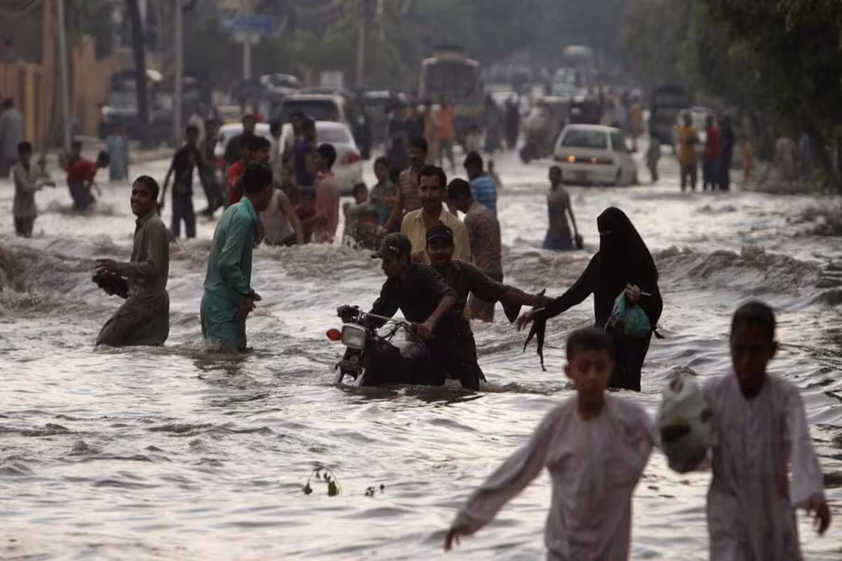 Rain roses created a shout in Pakistan! More than 300 people are dead and searching for many people continues