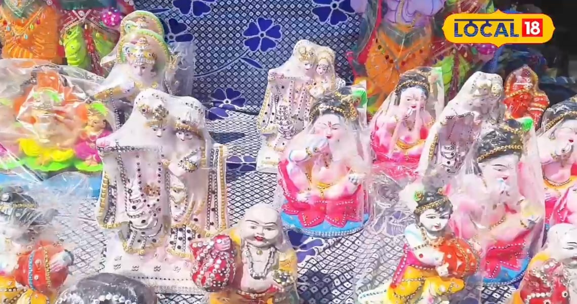 The world of statues of Kanha decorated in Farpresshabad, increased demand for ground items
