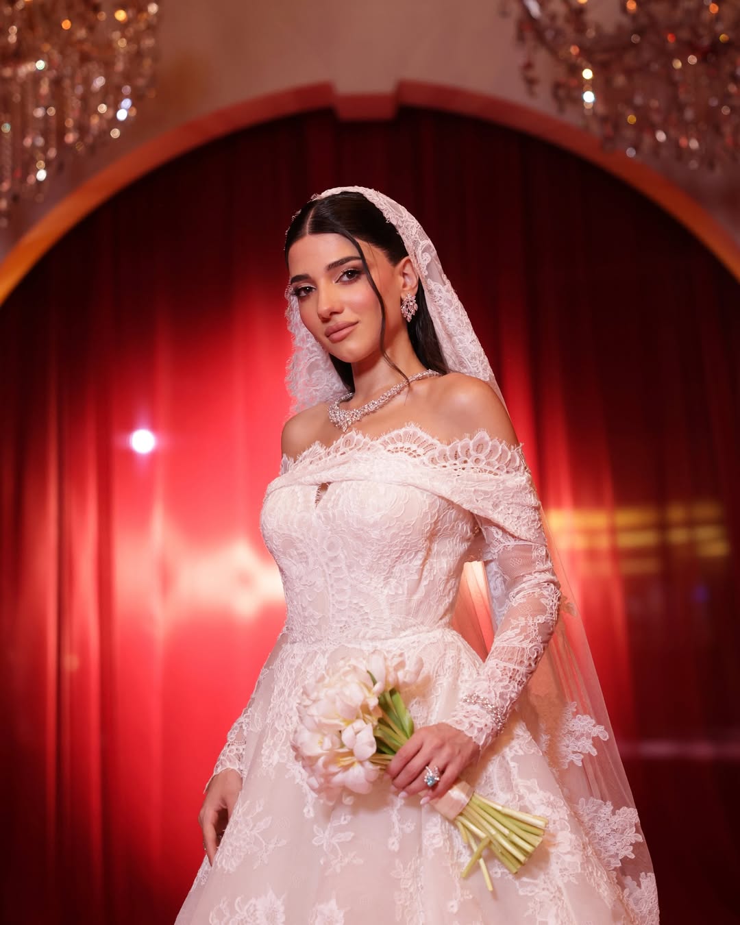 لكل لعروس العشرينات الحالمة.. فساتين زفاف مستوحاة من نجمات الجيل الجديد بأنوثة ناعمة وقصّات…