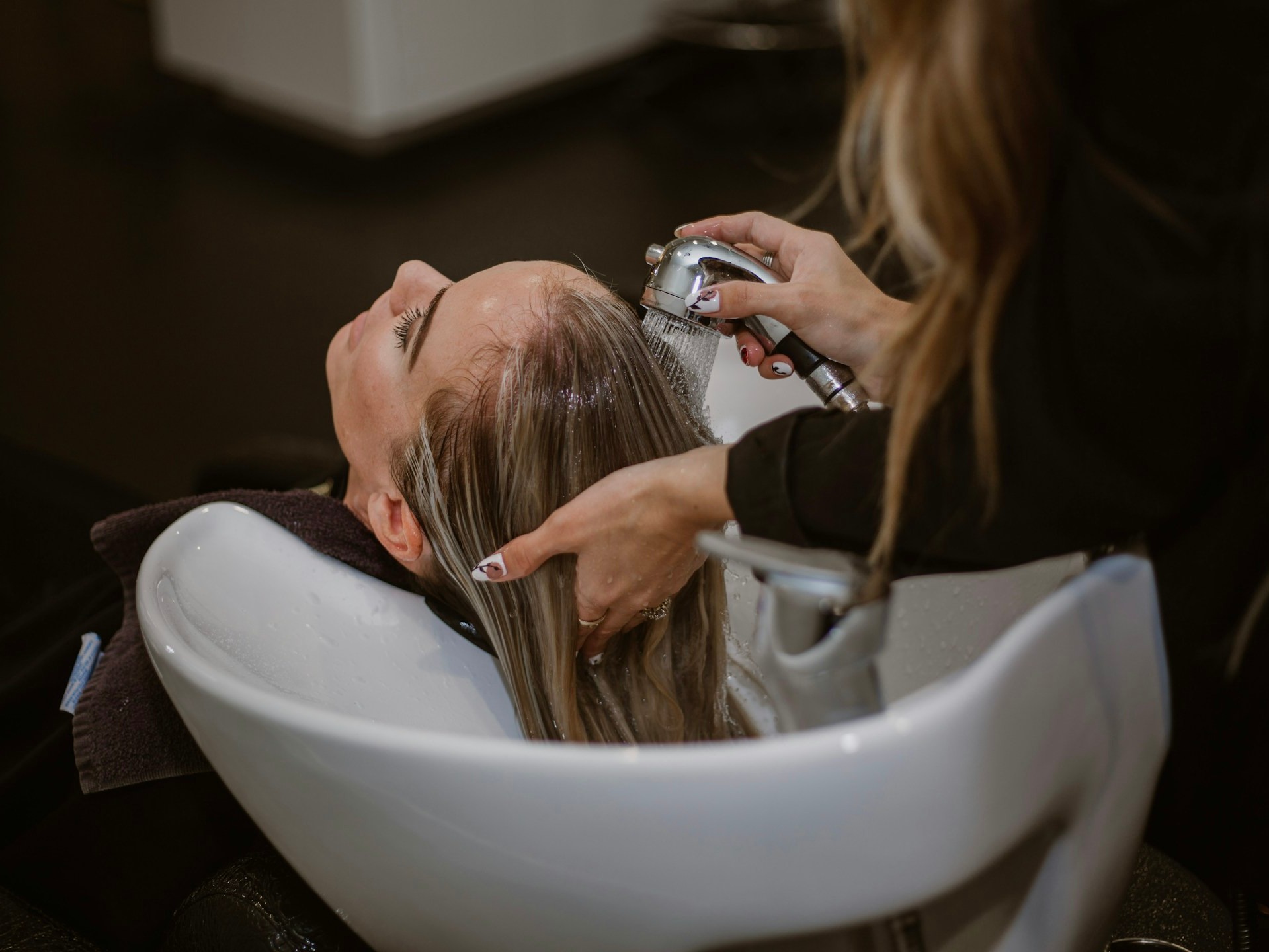 Why hairspa is needed in the monsoon