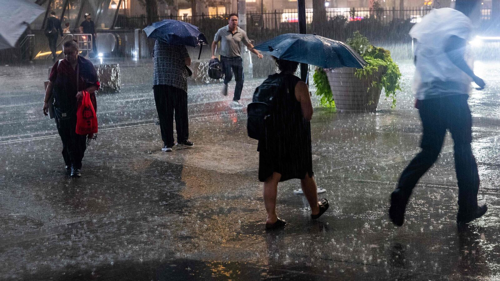 US weather update: Strong thunderstorms hit Chicago, serious warning issued in these regions