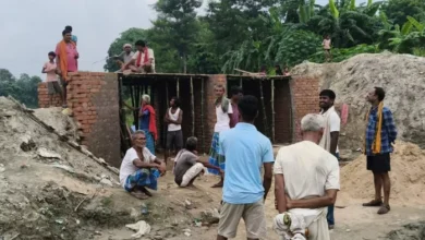 Bridge is built in this district Bihar, ban on the arrival of leaders – villagers build bridge with donation ban.