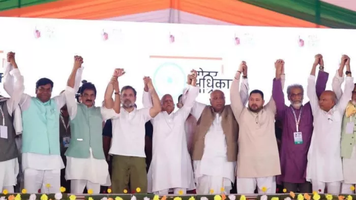 Voter Adhikar Yatra: After 37 years, many parties went to the road together and tried to help voters with the pretext of Sir -MahagathBandhans -Kieser Adhikar Yatra for the Bihar election election