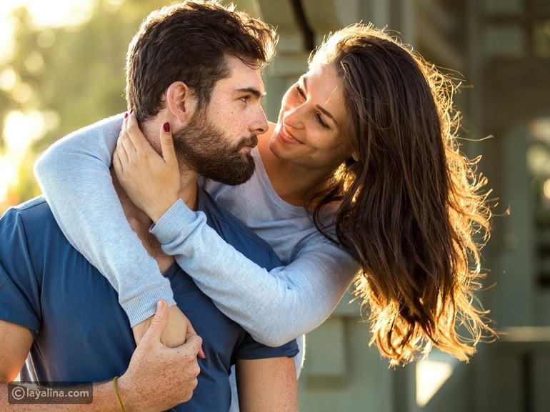 كيف ينجذب الرجل للمرأة؟ صفات الحب والجاذبية