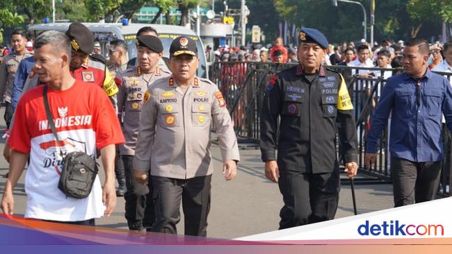 Metro Jaya Regional Police Mobile Brigade participated in obtaining a series of commemoration of the 80th anniversary of the Republic of Indonesia