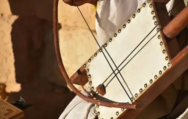 أصدرت مؤسسة البريد السعودي “سبل”، بالتعاون مع وزارة الثقافة ثلاثة طوابعَ تذكاريةٍ من فئة 3…
