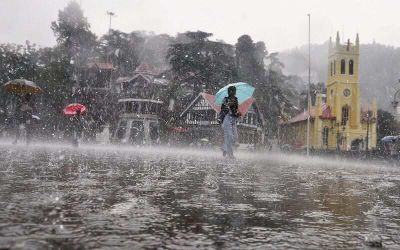 Shimla-Mandi road collapsed near Tattapani, still heavy rain