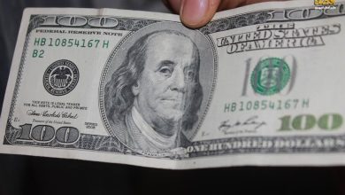 مبيع الدولار في السوق السوداء بدمشق يتجاوز السعر الرسمي