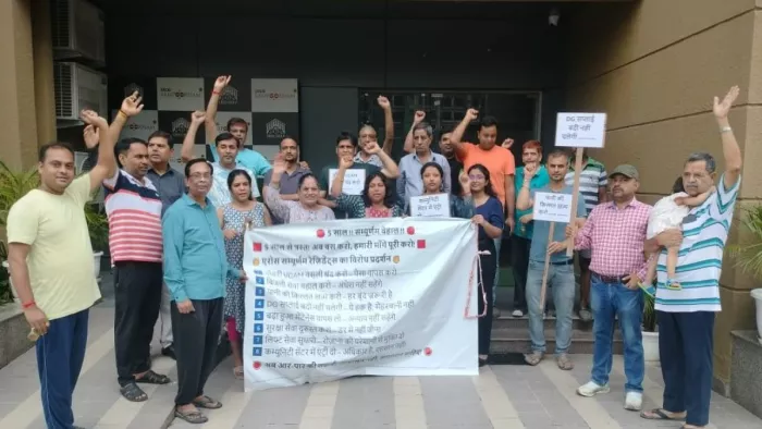 NEIDA NEWS: Electricity use in the common area was not stopped, the meeting was not held at the builder for the third week – NCR Eros Sampoornam Society residents protest over the common electricity Bill NEIDA NEWS