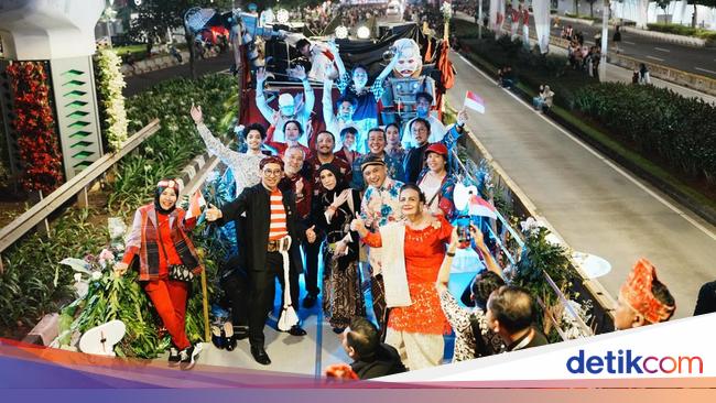 Kemenbud displays Rog Ponorogo at the Indonesian birthday carnival, symbol of fighting spirit