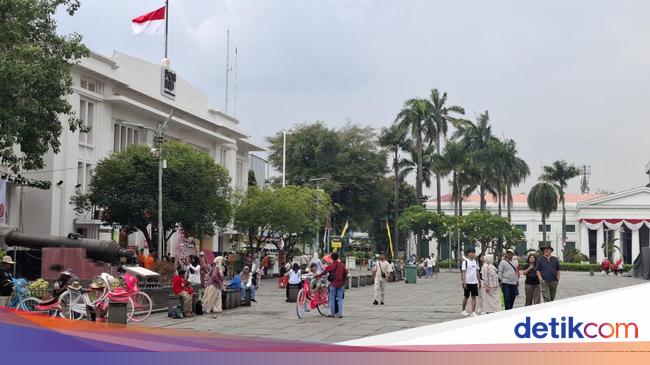 He called Jani and his family to the old city for the first time during the Indonesian Independence Day Holiday Holiday