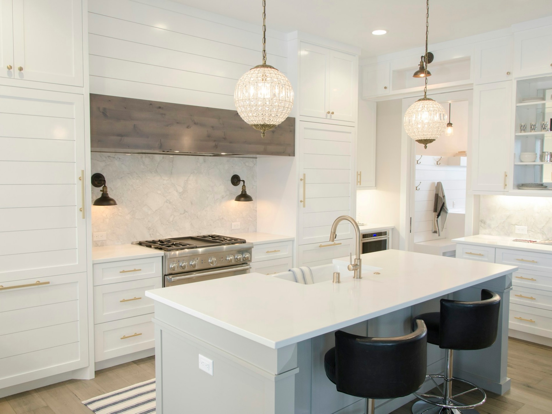Give the luxurious look to the house with these 8 things