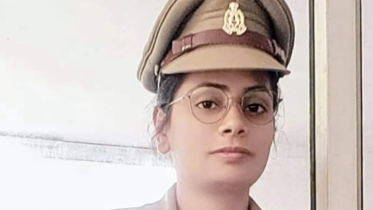 Female inspector dies in an attempt to save stray dog, all shock