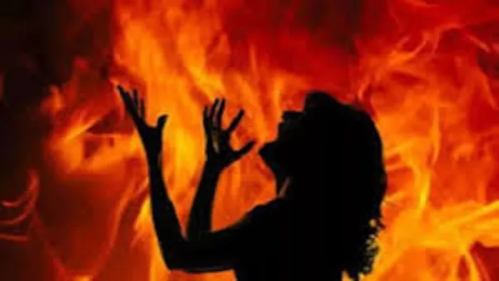 PRAYAGRAJ NEWS: Teen teenager who is upset by molesting Nainin has set himself on fire, sued a young man – PrayAgraJ teens girl set herself on fire because of harassment case against
