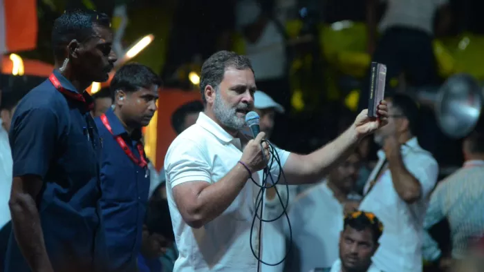 Voter Adhikar Yatra: Rahul Gandhi continued to deliver speeches amid rain in Gaya.