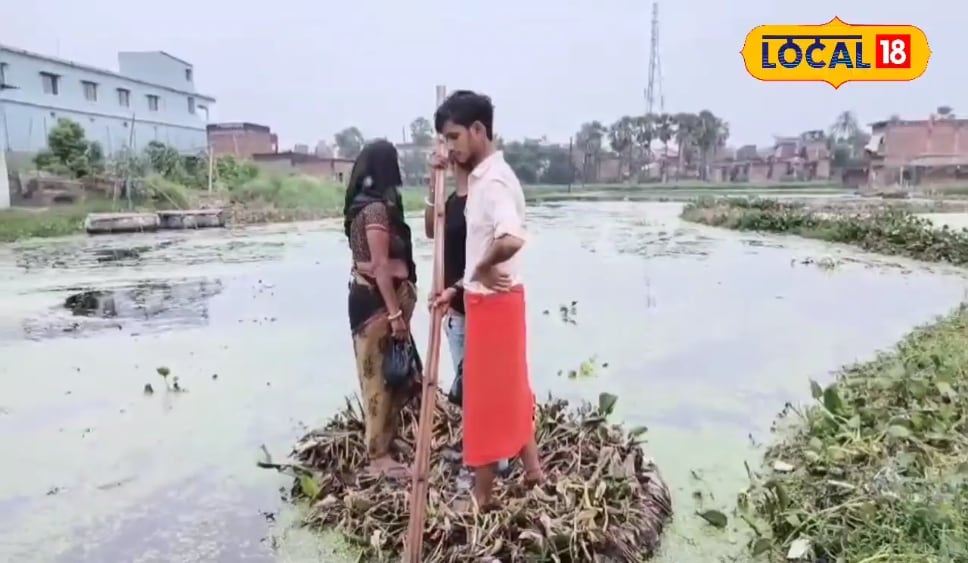 Awesome Amazing, people with the help of drum and hyacinth boat in Sitamarhi municipal corporation, watch videos …