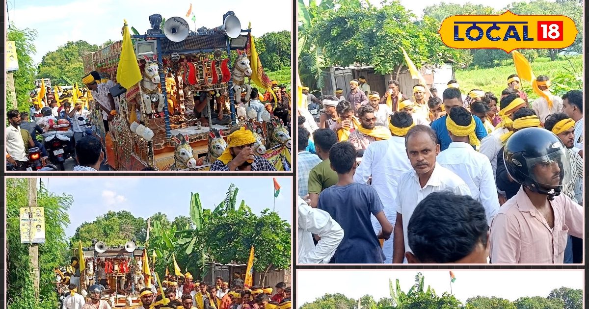 Sri Krishna Janmashtami Shobhayatra, Gaje-Bajis, Jhankis, Jaighosh and dedicated made a 30 km journey from Gahbar in Samastipur.