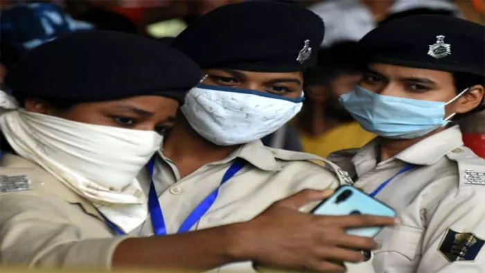 If anyone insists on taking a selfie, you must clearly refuse it … This strict order of Bihar DGP has caused a panic among police officers -the latest Bihar news: DGP of Bihar police Vinay Kumar IPS Big Warning to senior police officers to hate selfie w