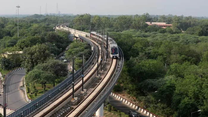 What is the island of the Delhi government, in which DMRC demands to be involved; The case relates to 5 Lakh passengers