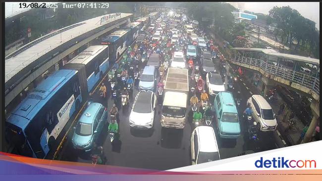 Traffic jams, a number of Transj trips have experienced delays