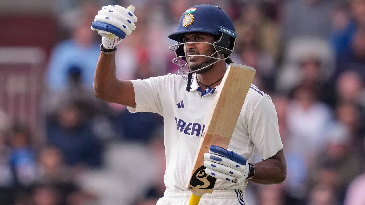On the other hand, Rishabh pant was hurt here, this batsman of India placed the records of Ricuds, the biggest record of Sourav Ganguly, there was a jerk in the cricket world