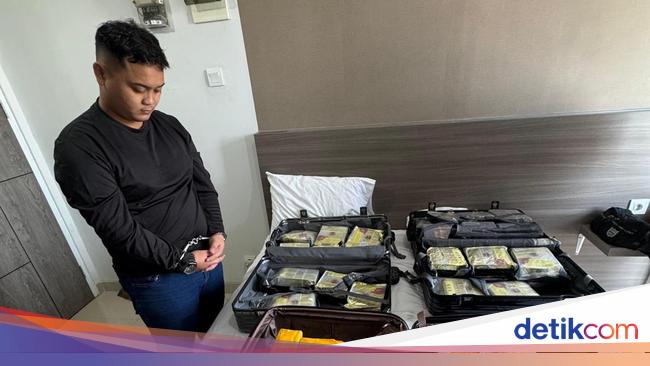 Criminal investigation crimes with a drug caretaker from Malaysia confiscated 60 packets of methamphetamine