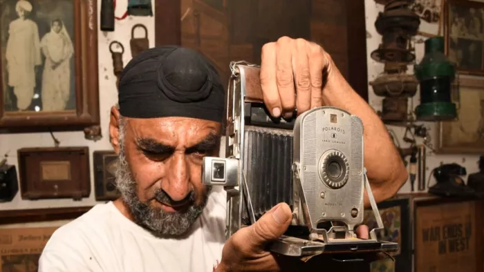 World Photography -Day: Travel of Memories: Gold Photos in Mobile Cameras -World Photography -Day trip from heavy vintage cameras to smartphone -clicks to smartphone -clicks