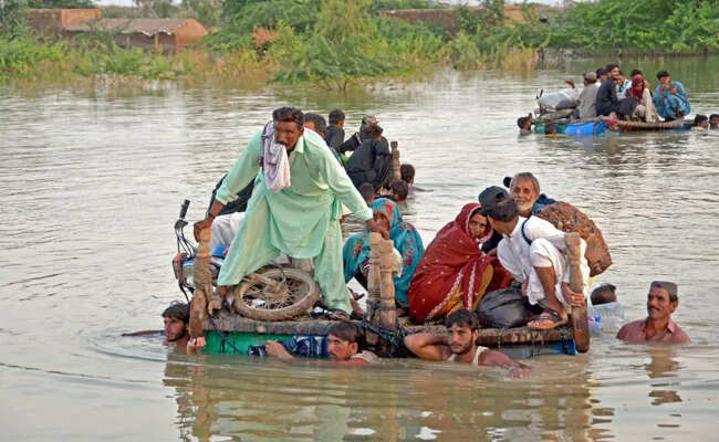 Lakhs of people in Pakistan have a devastation in Pakistan, millions of people looking for safe targets after the death of hundreds