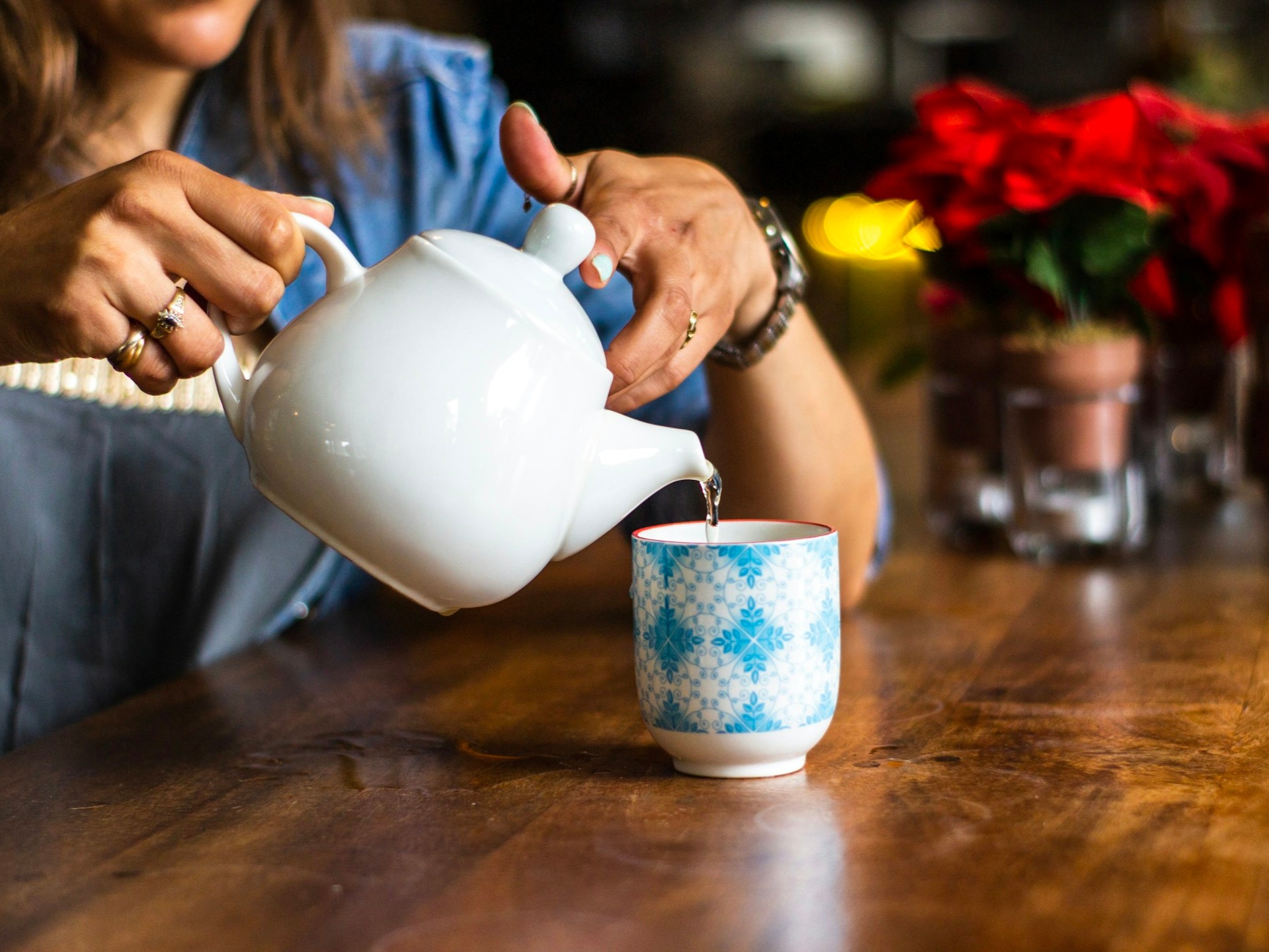 This herb cooking tightens the sore throat
