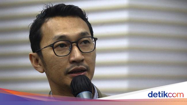 Call Lisa Mariana this week the KPK will explore the flow of money in the BJB case