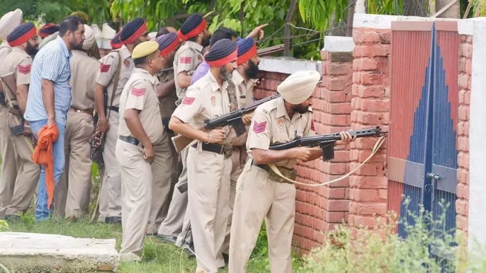 Gangster was arrested after police encounter in Gurdaspur, shot in the leg; Flying was done at the domestic worker for extortion – gangster arrested after police were shot in the gurdaspur, he fired at Shopkeepers House for extortion