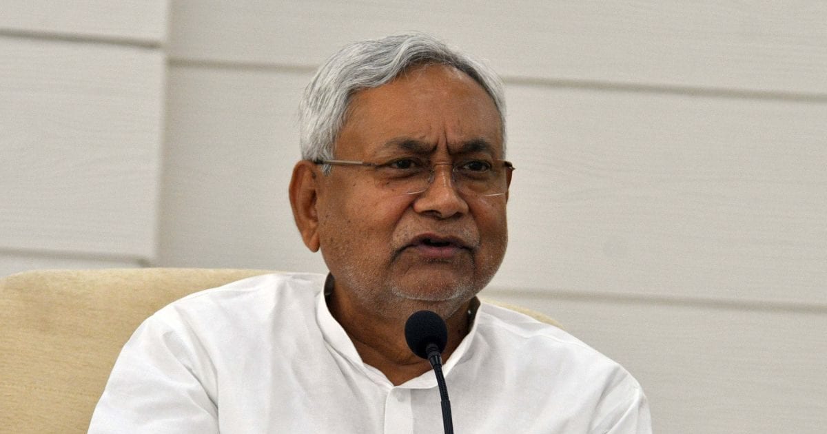 Riot at CM Nitish’s meeting in Patna, teachers not to get a salary!