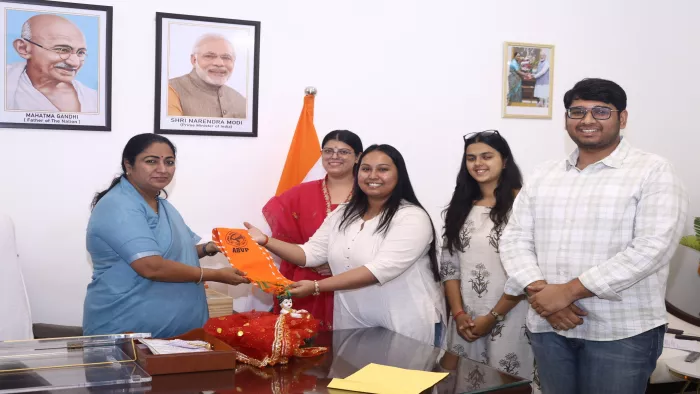 Du students get the pace of Delhi Metro? What met CM Relha Gupta with ABVP members