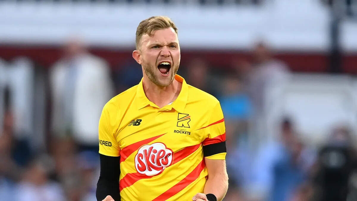 5,6,4,8,6 … over 6 runs on each ball, this player broke all limits of bad bowling