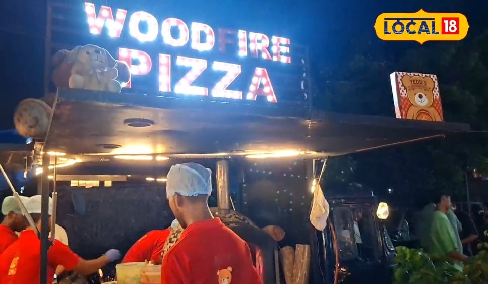 3 Wash friends, made a plan to sell pizza, now there’s a crowd here, people say wao, what’s the taste …