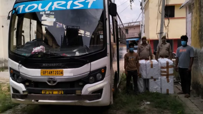 Baghpat: Two quintal explosives repaired from the bus have arrested two accused to Delhi with this consignment of Muzaffarnagar, Baghpat News Explosive Material accused of bustwo of Moreut Hapur going from Muzaffarnagar to Delhirr